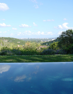Floating Box House ƒv[ƒ‹‚©‚çƒI[ƒXƒ`ƒ“ŽsŠX’n‚ðŒ©‚éB